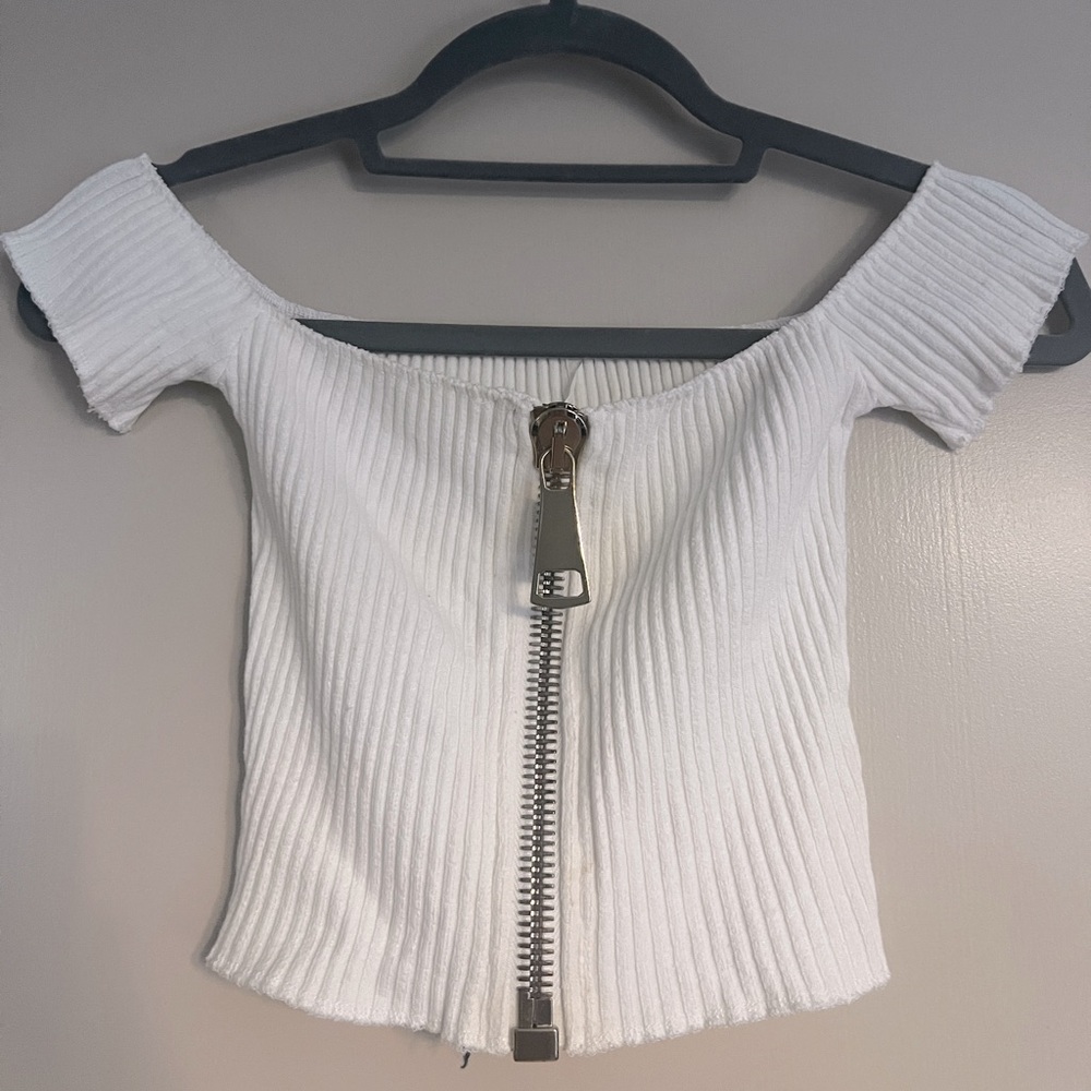 ARE YOU AM I cream top with oversized gold zipper size M